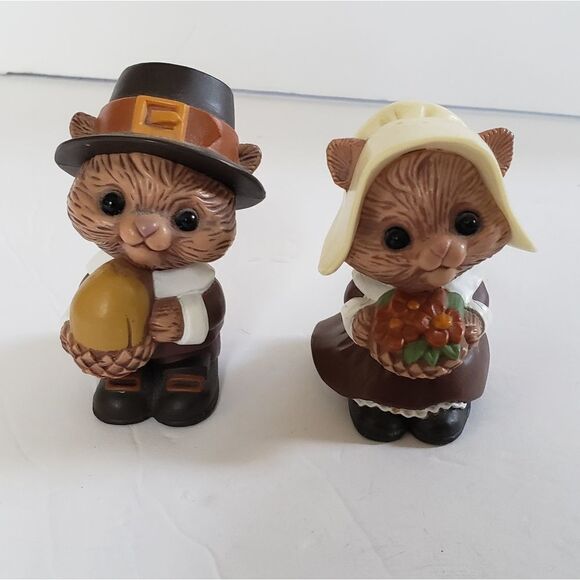 Hallmark Chipmunk Salt & Pepper Shakers - Picture 2 of 9